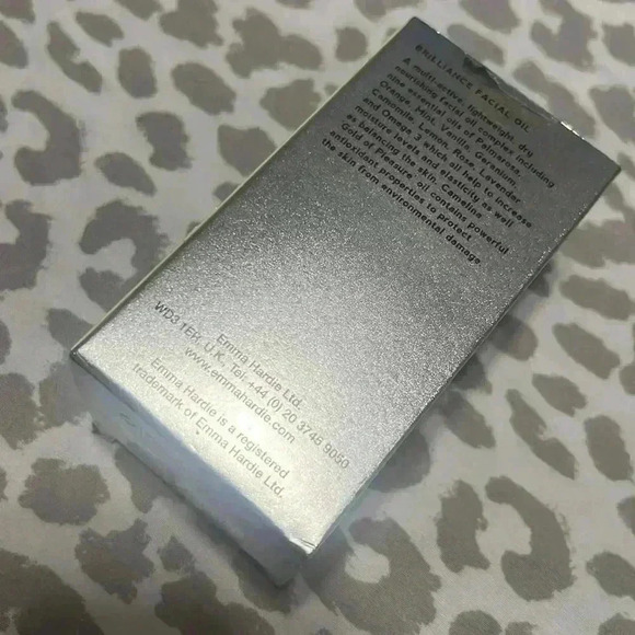Emma Hardie Brilliance Facial Oil - Picture 2 of 5